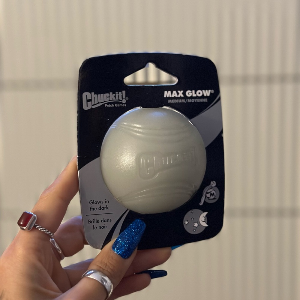 ⚡️ChuckIt Glow In the Dark Ball in Medium